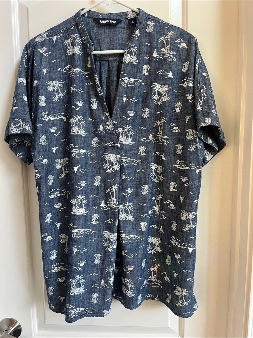 Lands' End Blue Short Sleeve Tropical Tunic Blouse V-Neck Sailboat Palm Tree L